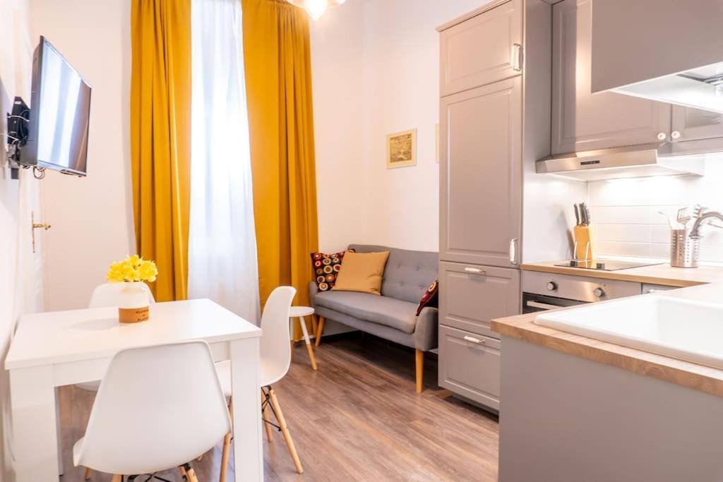 Central And Comfy 2Bdr Apartment Near Parliament Белград Экстерьер фото