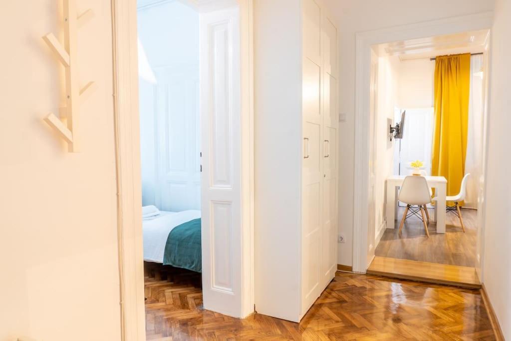 Central And Comfy 2Bdr Apartment Near Parliament Белград Экстерьер фото